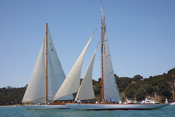 Rāwhiti, foreground, and Tawera