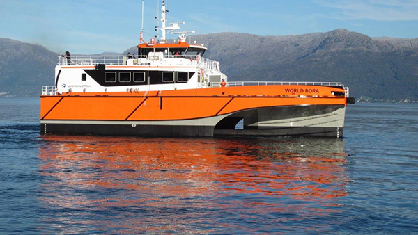 Fjellstrand “WindServer” trimaran with SWATH-shaped centre hull