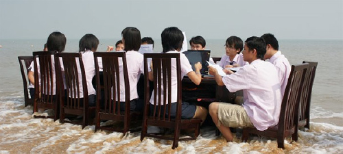 Chinese students study in South China Sea