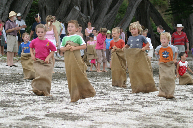 Sack race, Scotts Landing 2006