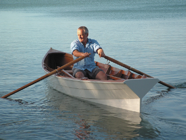 Simon James rowing the Mahurangi punt Penelope