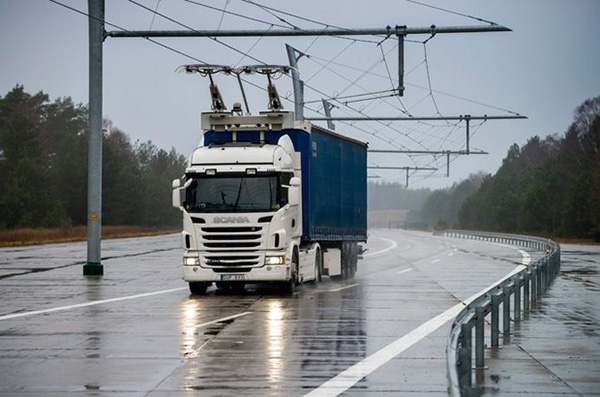 Go to the CityLab: Los Angeles is Building an e-Highway Trolleytruck, Alameda Corridor