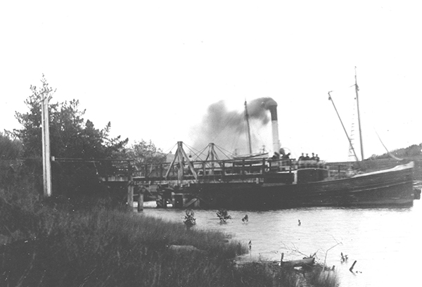 Steamboat Kotiti passing the Pūhoi swing bridge pre-1924