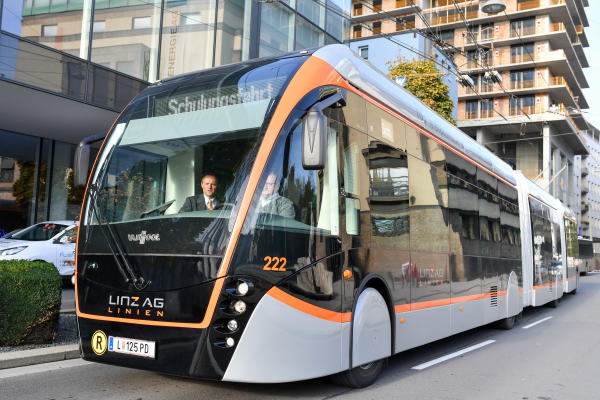 Go to Heute: 24 Metres Long! This is the New Linz Mega Bus xxx