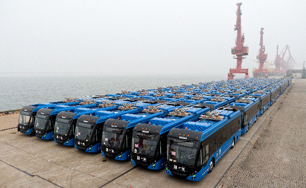 Yutong ZK5120C on wharf before being driven aboard the Eukor, Port of Lianyungang, China